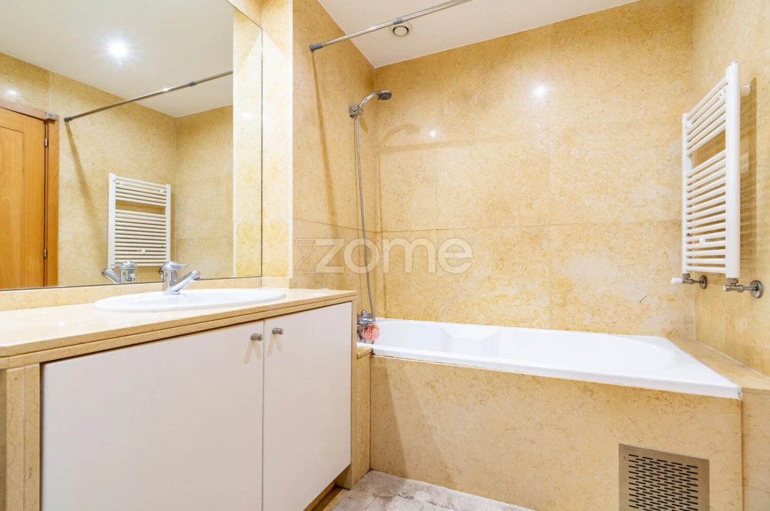 Apartamento T3 para Venda em Mafamude e Vilar do Paraíso Foto 26