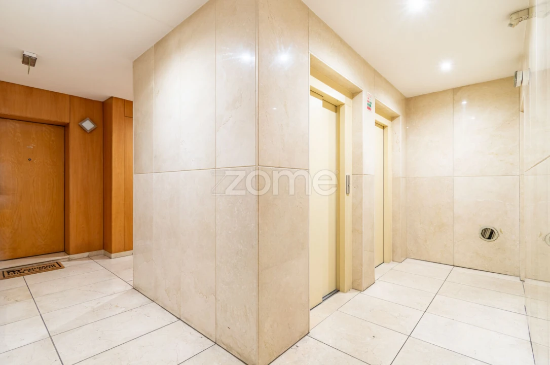 Apartamento T3 para Venda em Mafamude e Vilar do Paraíso Foto 4