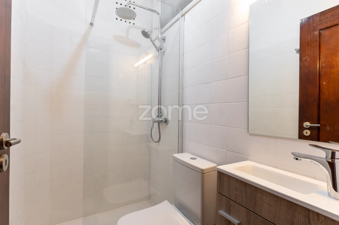Apartamento T5 para Arrendamento em Cedofeita, Santo Ildefonso, Sé, Miragaia, São Nicolau e Vitória Foto 11