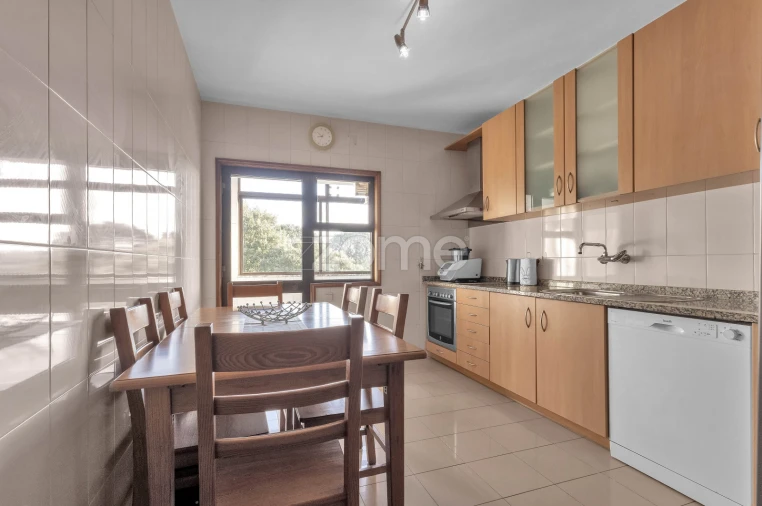 Apartamento T3 para Venda em Vila Chã Foto 7