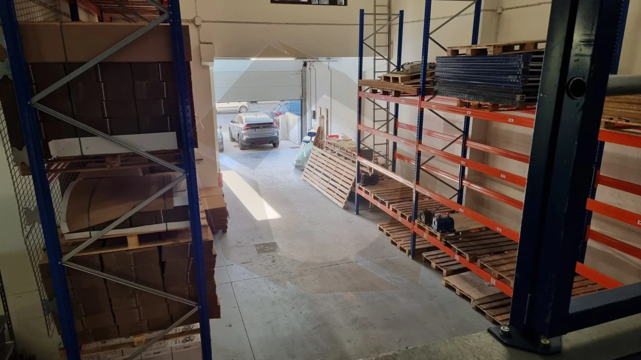 Armazém para Arrendamento em Ramalde Foto 2