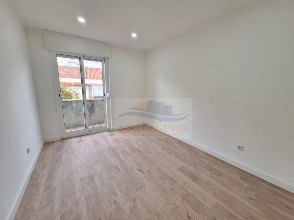 Apartamento T4 para Venda em Águas Livres Foto 11