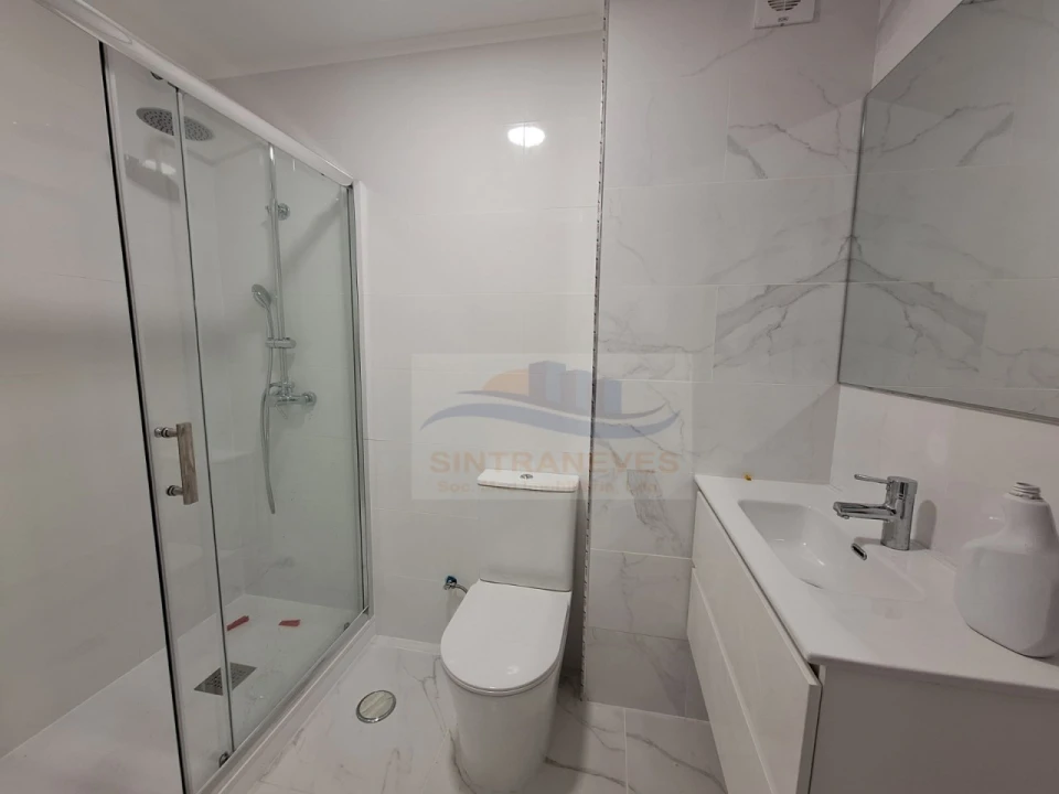 Apartamento T3 para Venda em Águas Livres Foto 5