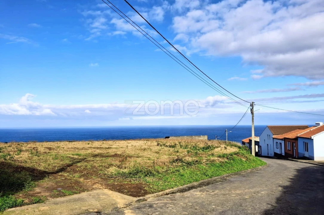 Terreno para Venda em Fenais da Ajuda Foto 2