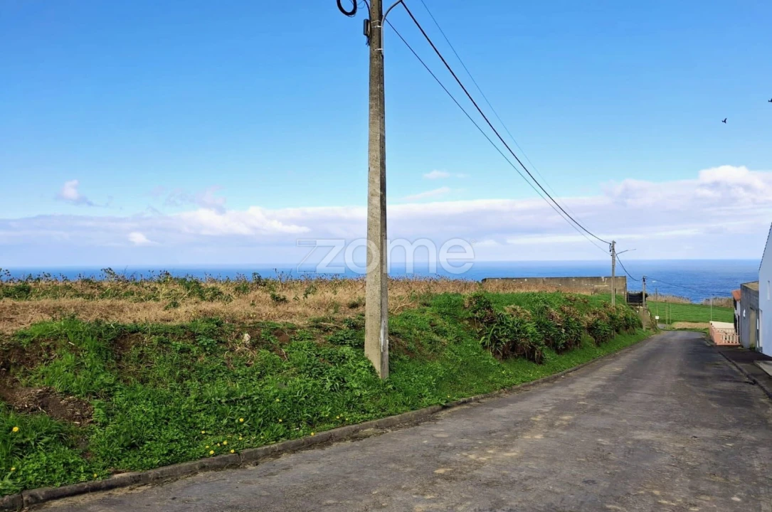 Terreno para Venda em Fenais da Ajuda Foto 3