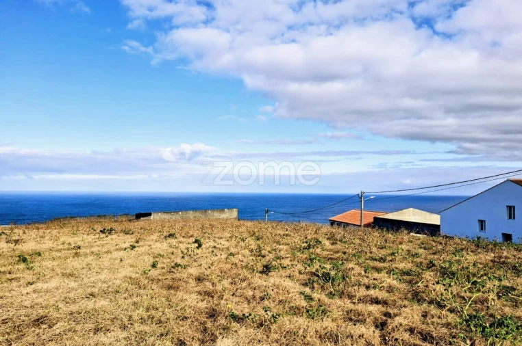 Terreno para Venda em Fenais da Ajuda Foto 4