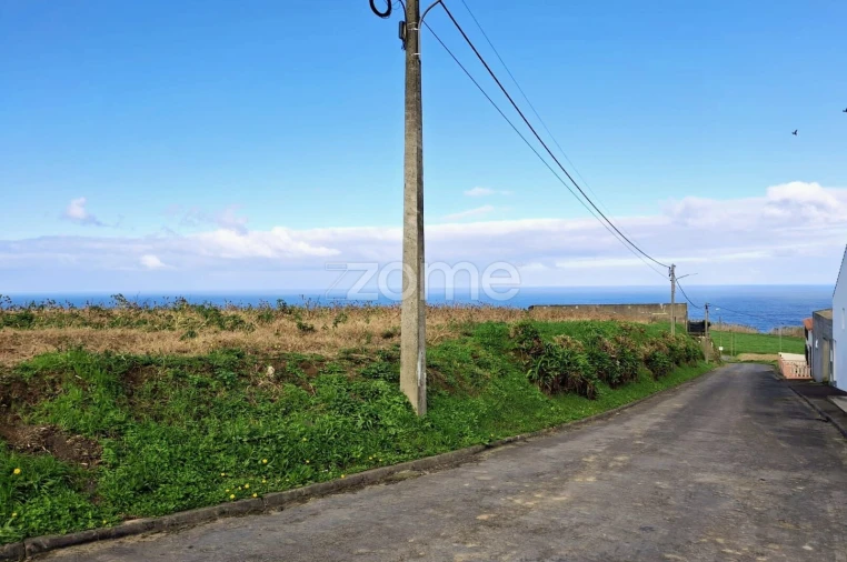 Terreno para Venda em Fenais da Ajuda Foto 3