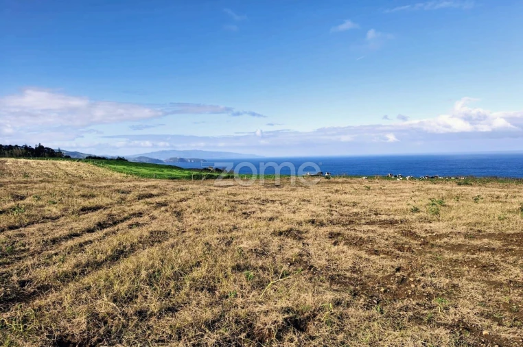 Terreno para Venda em Fenais da Ajuda Foto 1