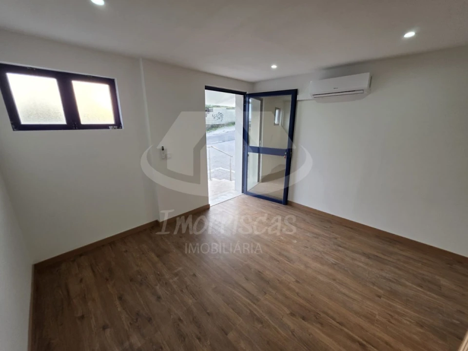 Escritório para Arrendamento em Santa Iria de Azoia, São João da Talha e Bobadela Foto 2