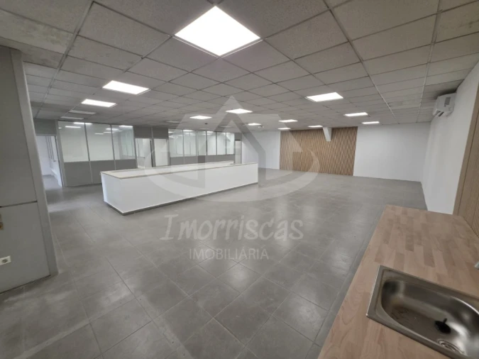 Escritório para Arrendamento em Santa Iria de Azoia, São João da Talha e Bobadela Foto 14