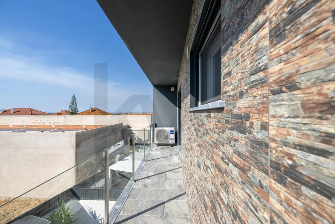 Moradia T3 para Venda em Sarilhos Grandes Foto 23