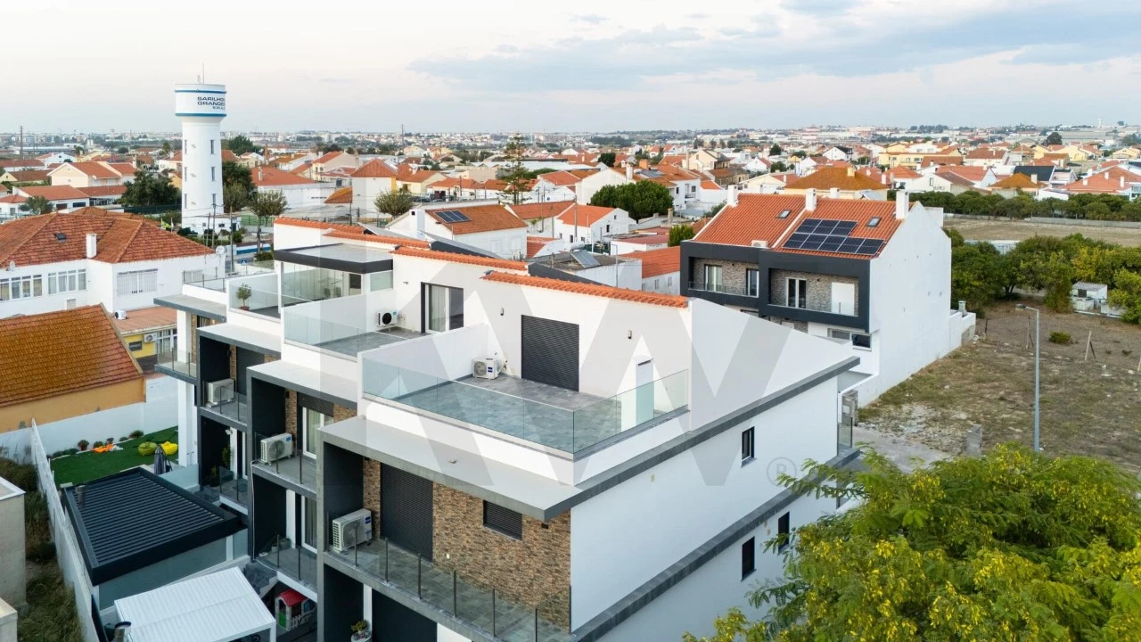 Moradia T3 para Venda em Sarilhos Grandes Foto 6