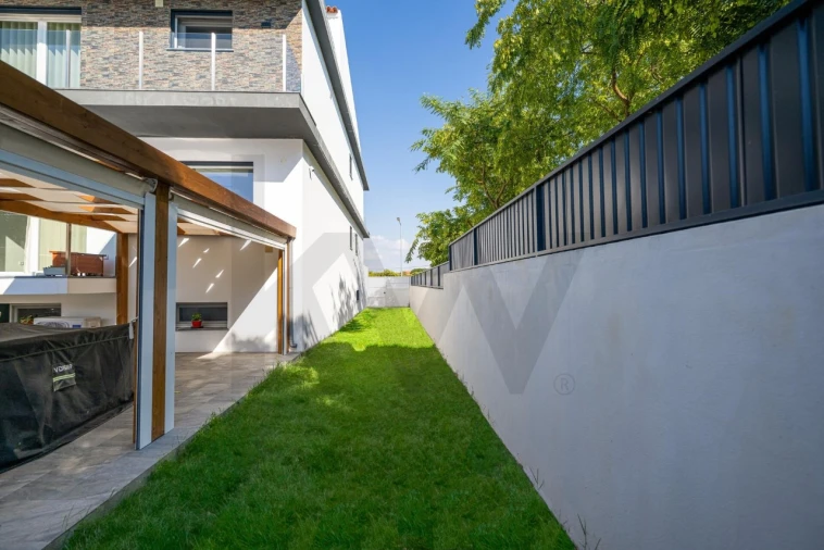 Moradia T3 para Venda em Sarilhos Grandes Foto 7