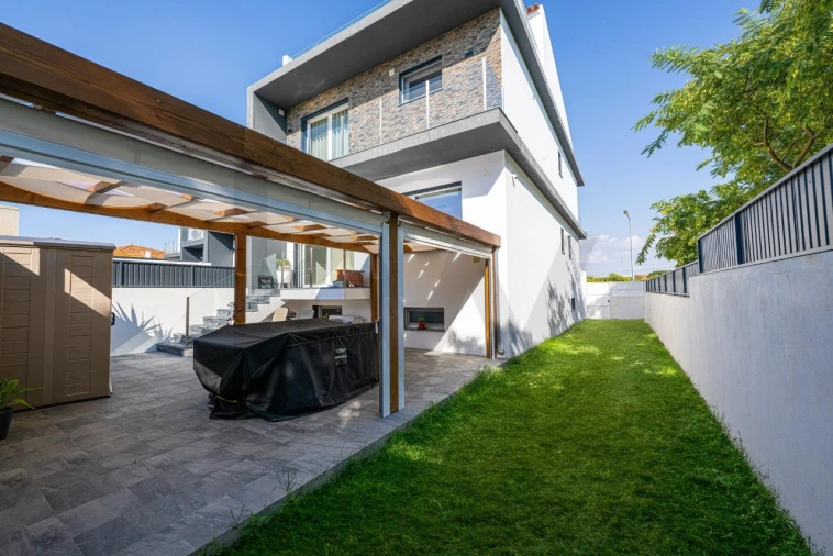 Moradia T3 para Venda em Sarilhos Grandes Foto 30