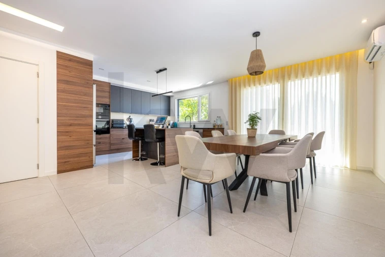 Moradia T3 para Venda em Sarilhos Grandes Foto 12