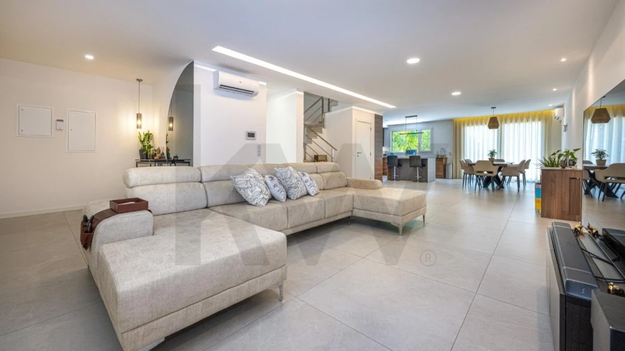 Moradia T3 para Venda em Sarilhos Grandes Foto 11