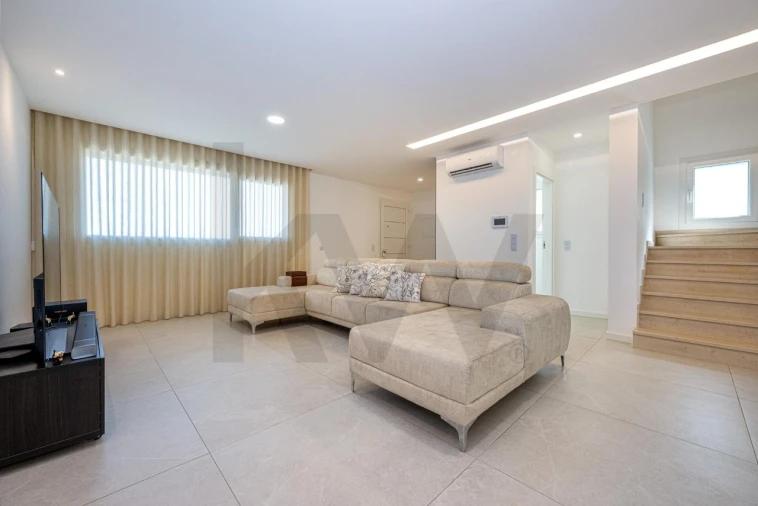 Moradia T3 para Venda em Sarilhos Grandes Foto 13