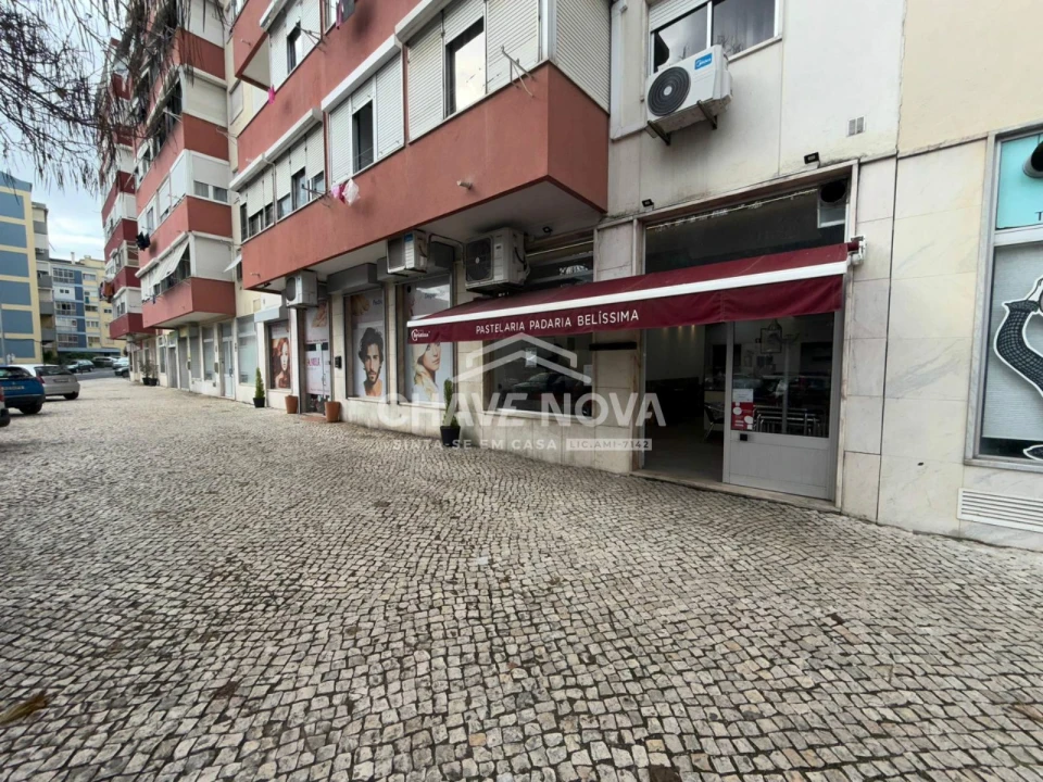 Loja para Venda em Póvoa de Santo Adrião e Olival Basto Foto 3