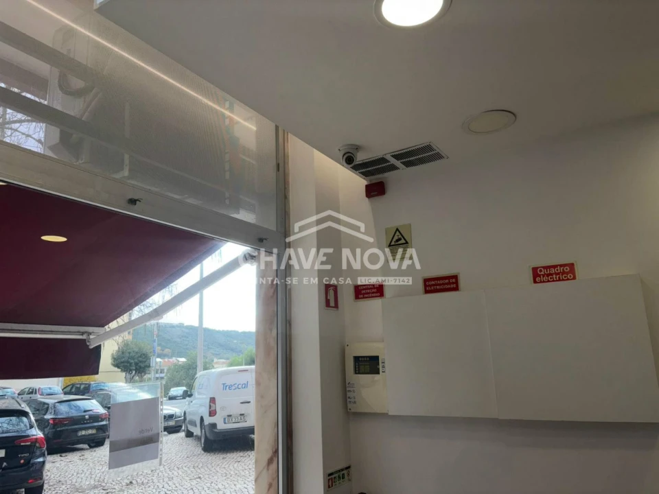 Loja para Venda em Póvoa de Santo Adrião e Olival Basto Foto 6