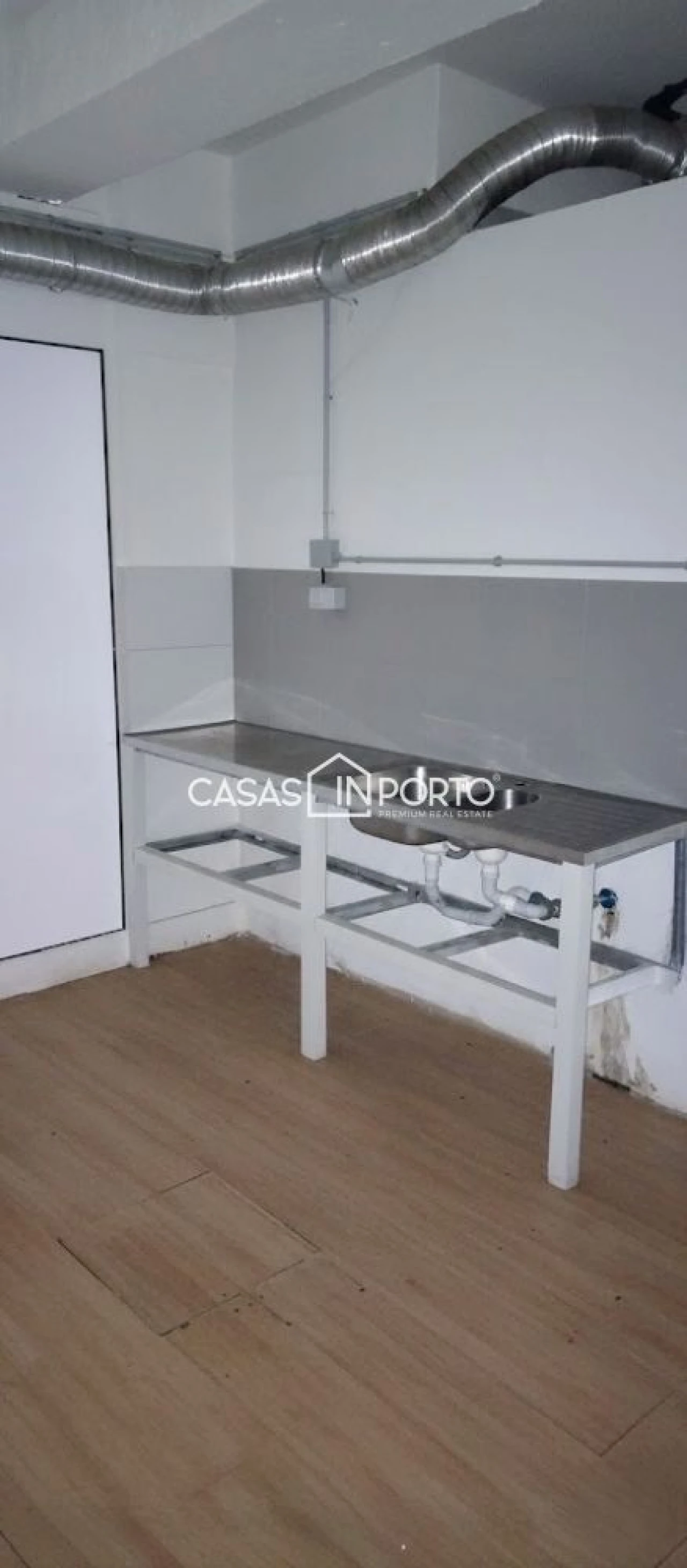 Loja para Arrendamento em Cedofeita, Santo Ildefonso, Sé, Miragaia, São Nicolau e Vitória Foto 5