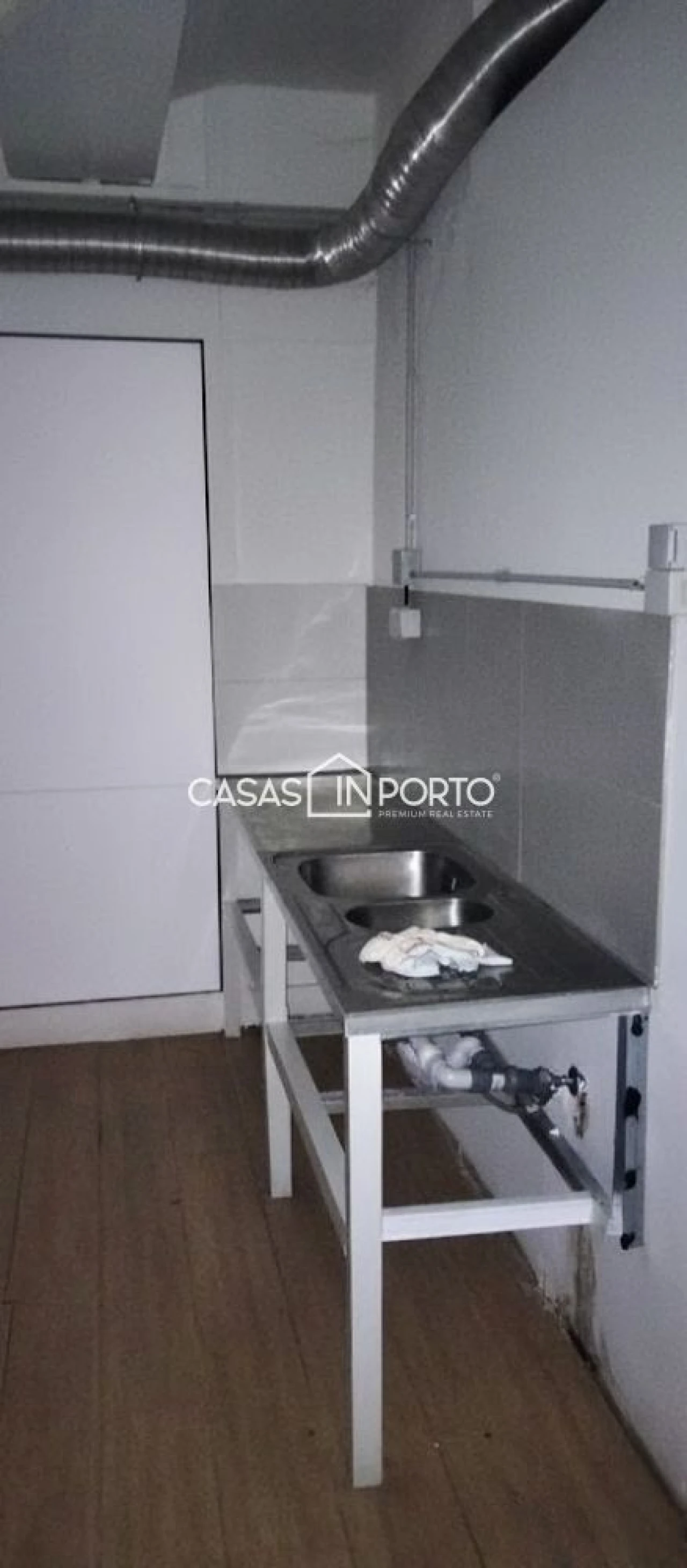 Loja para Arrendamento em Cedofeita, Santo Ildefonso, Sé, Miragaia, São Nicolau e Vitória Foto 4