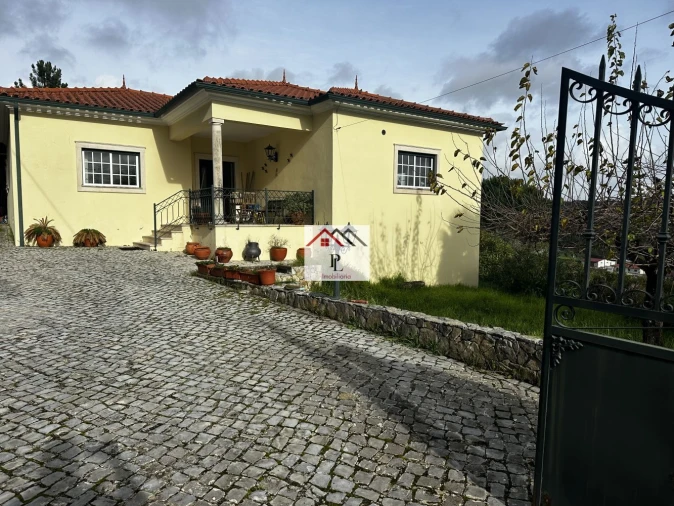 Moradia T3 para Venda em Cernache