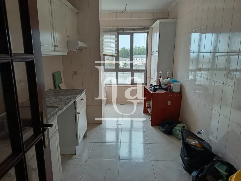 Apartamento T2 para Venda em Milheiros Foto 2