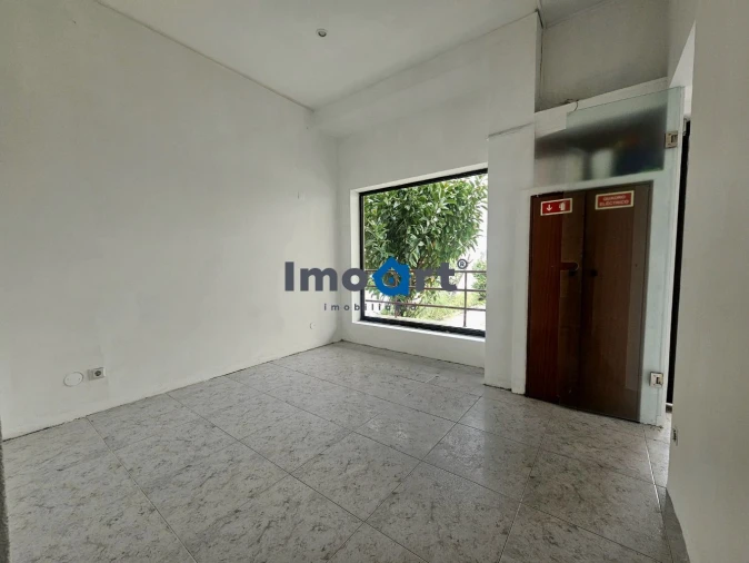 Loja para Arrendamento em Ramalde Foto 7