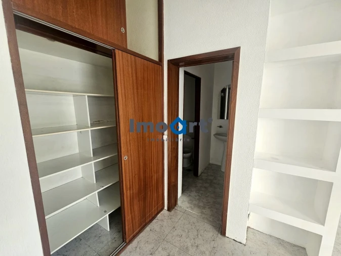 Loja para Arrendamento em Ramalde Foto 11