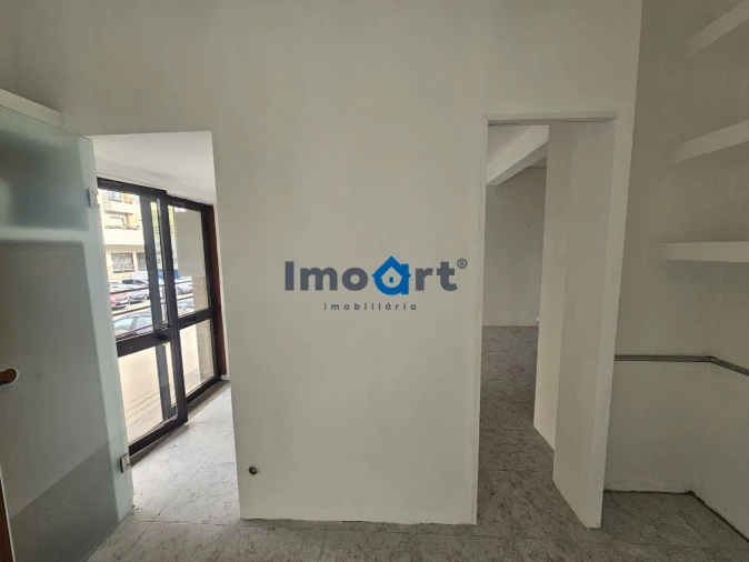 Loja para Arrendamento em Ramalde Foto 8