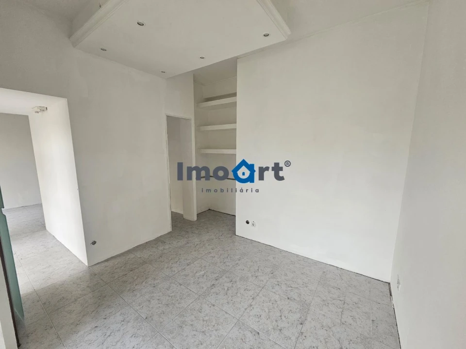 Loja para Arrendamento em Ramalde Foto 6