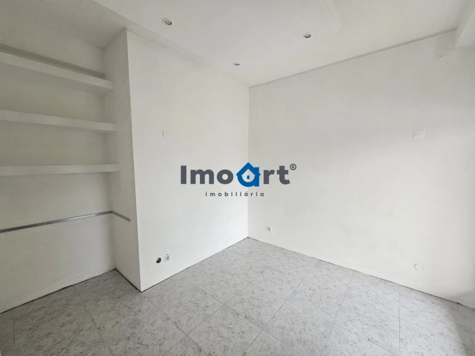 Loja para Arrendamento em Ramalde Foto 5