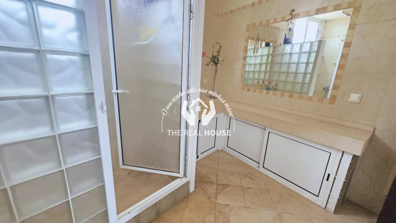 Moradia T2 para Venda em Funchal (Santa Maria Maior) Foto 14