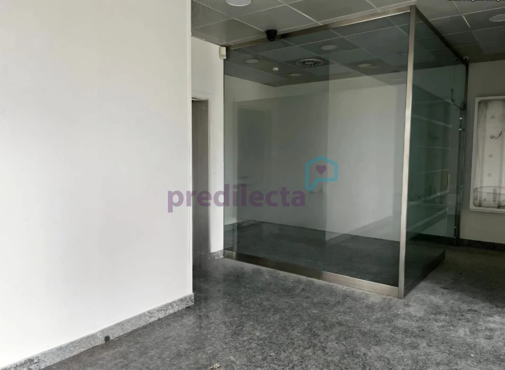 Loja para Arrendamento em Paranhos Foto 9