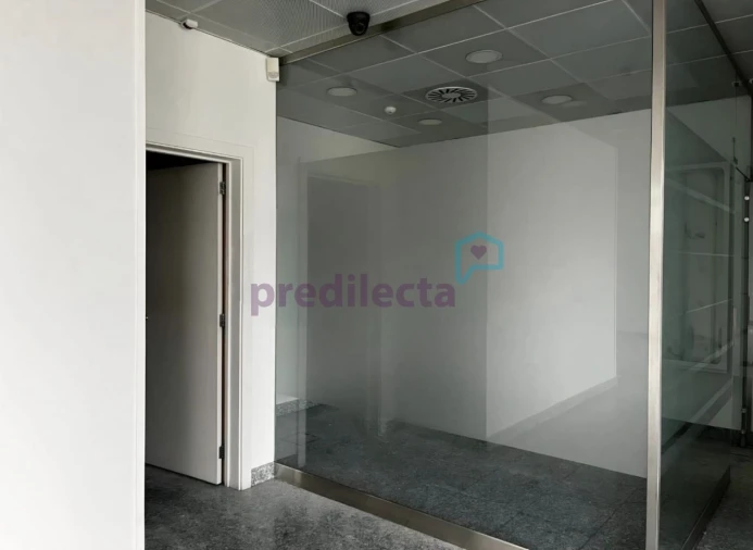 Loja para Arrendamento em Paranhos Foto 5