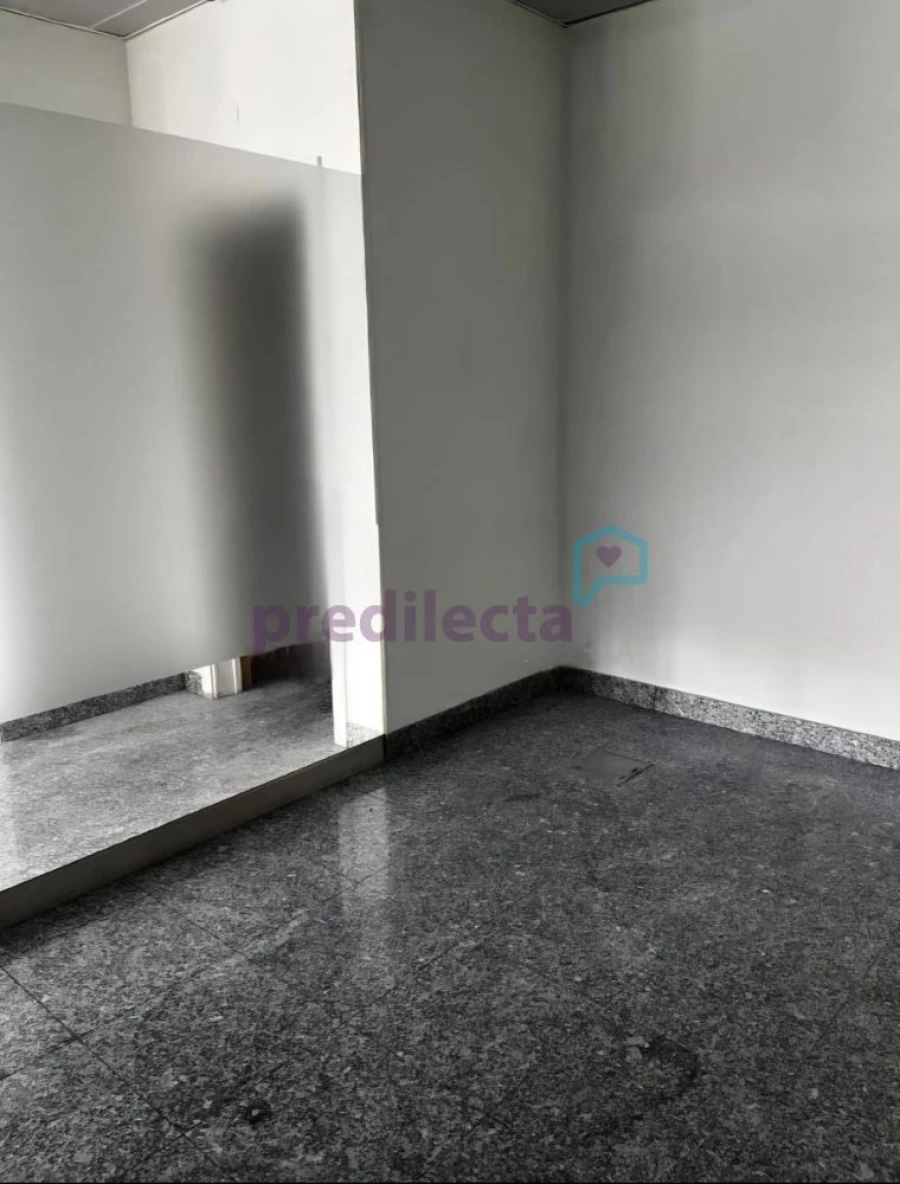 Loja para Arrendamento em Paranhos Foto 8