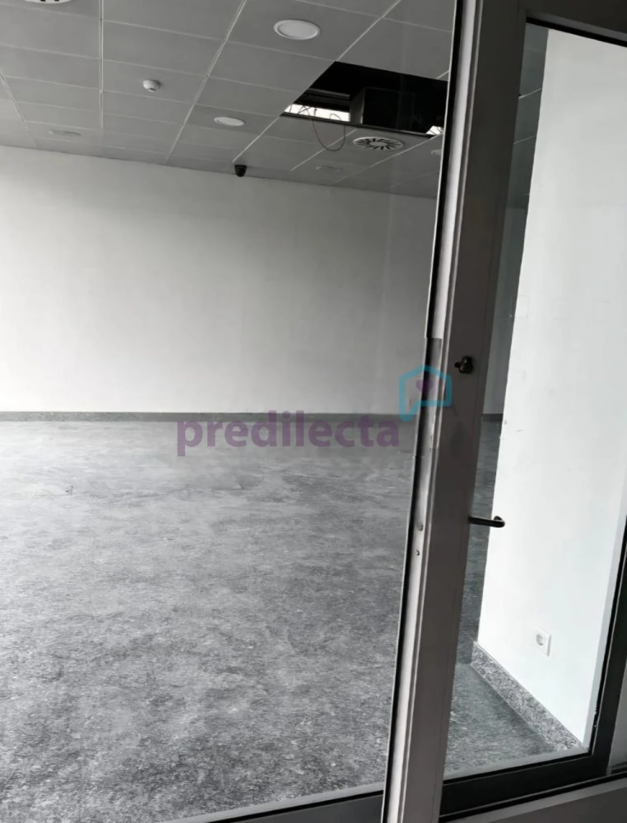 Loja para Arrendamento em Paranhos Foto 10