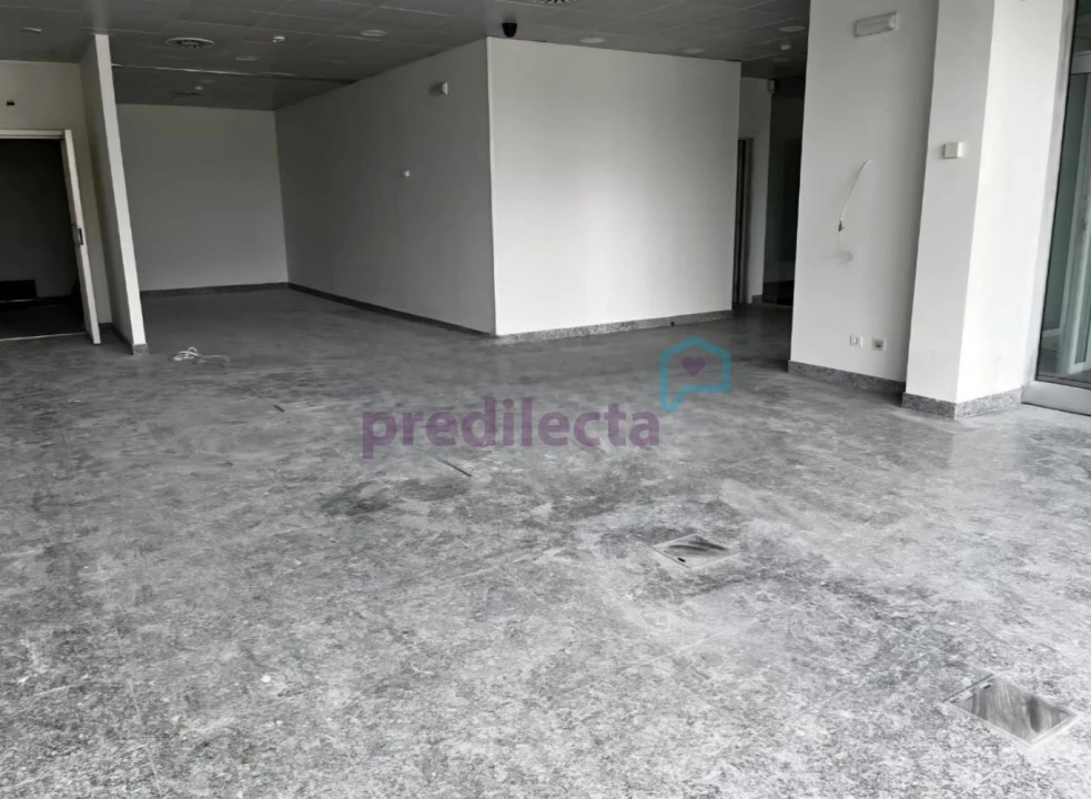 Loja para Arrendamento em Paranhos Foto 7