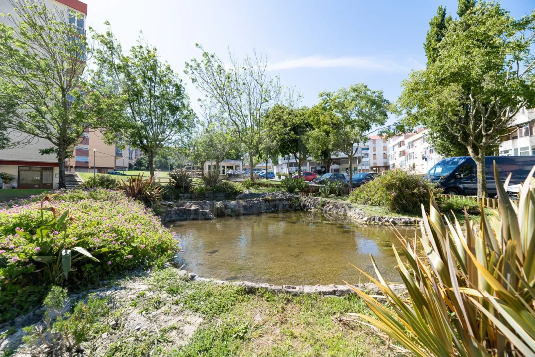 Apartamento T2 para Venda em Rio de Mouro Foto 1