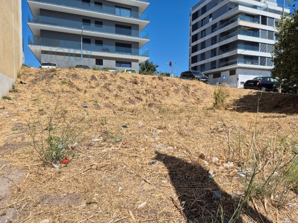 Terreno para Venda em Falagueira-Venda Nova Foto 2