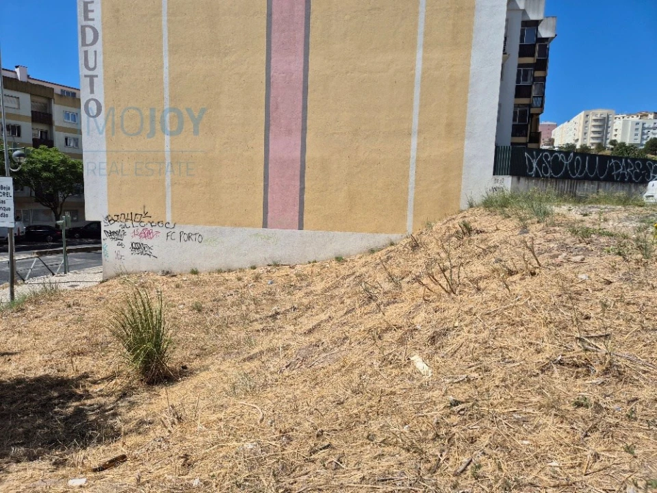 Terreno para Venda em Falagueira-Venda Nova Foto 10