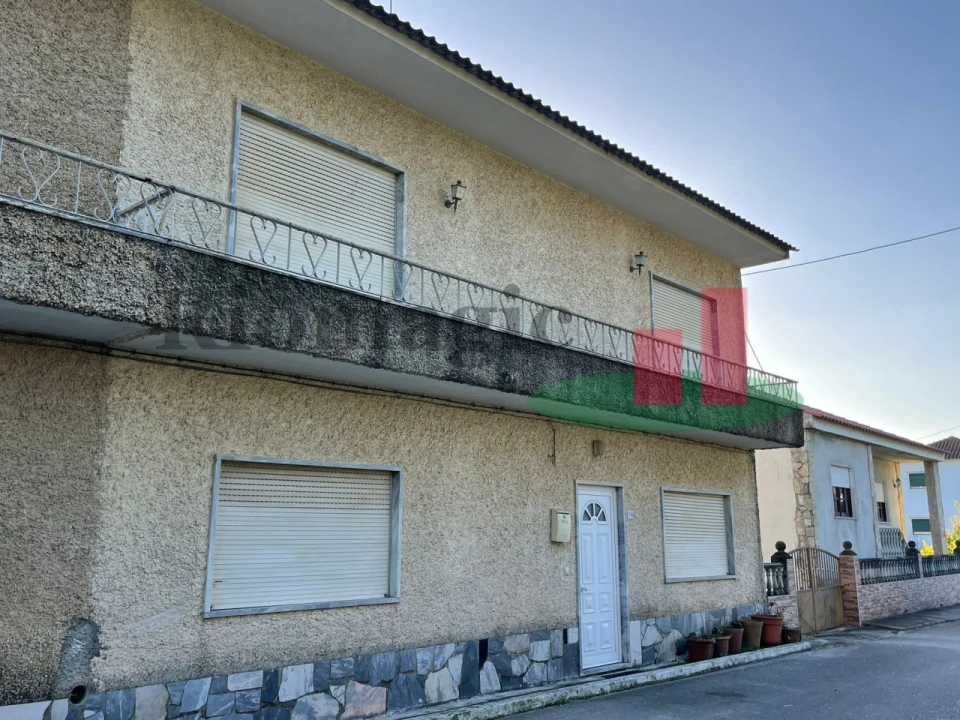 Moradia T4 para Venda em Rio Maior Foto 3