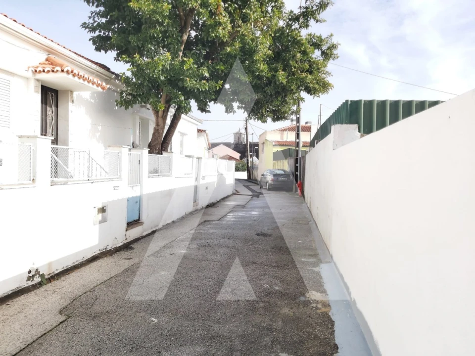 Moradia T3 para Venda em Campolide Foto 1