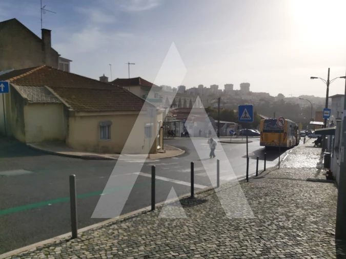 Moradia T3 para Venda em Campolide Foto 11