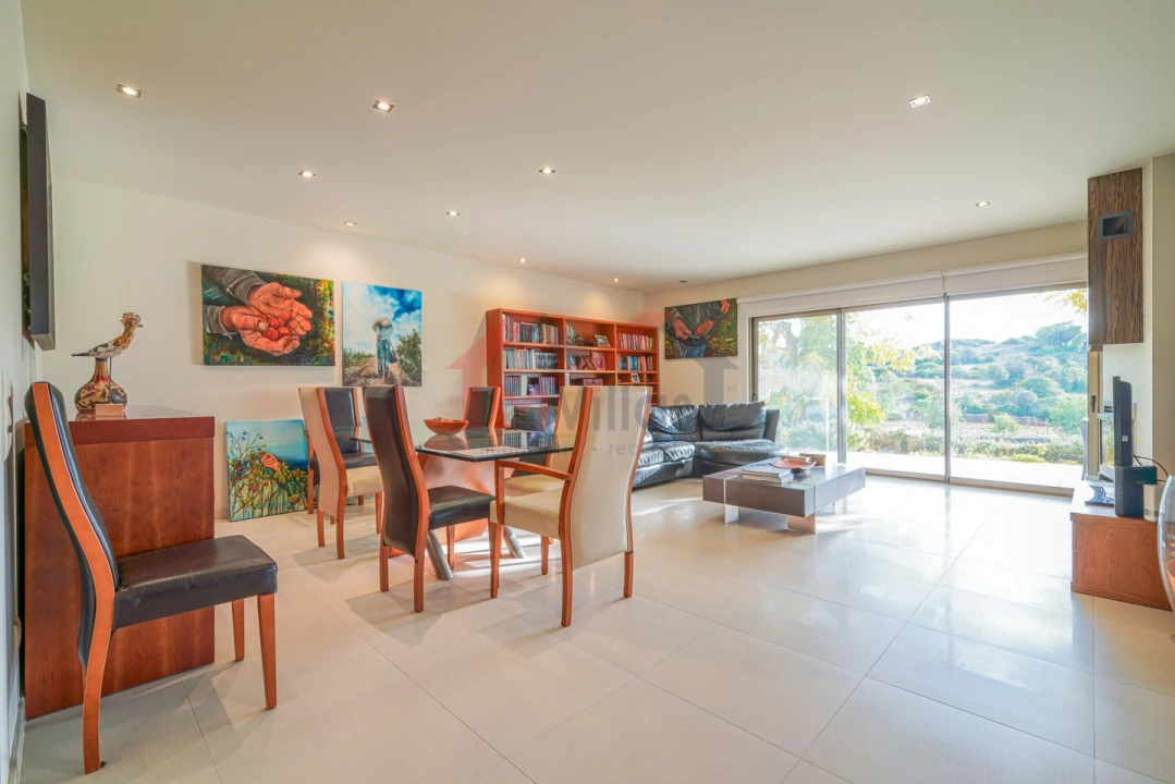 Moradia T5 para Venda em Guia Foto 5