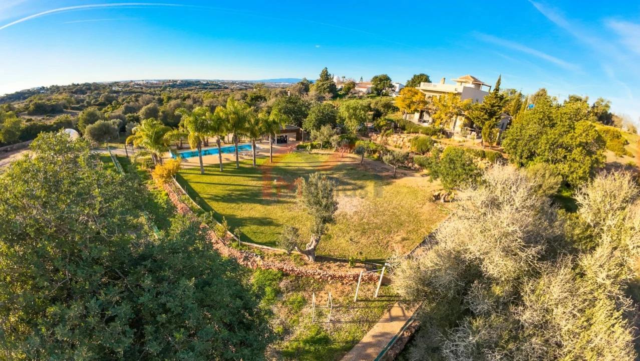 Moradia T5 para Venda em Guia Foto 35