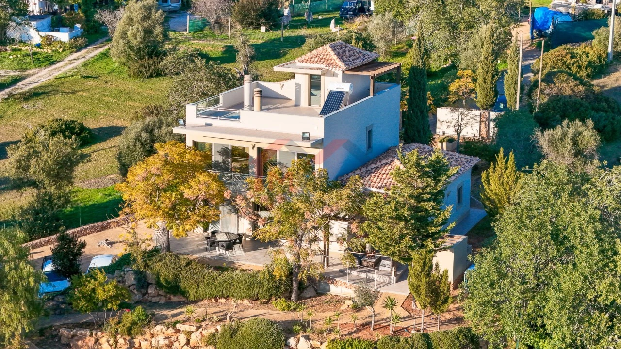 Moradia T5 para Venda em Guia Foto 41