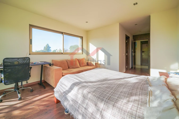 Moradia T5 para Venda em Guia Foto 21