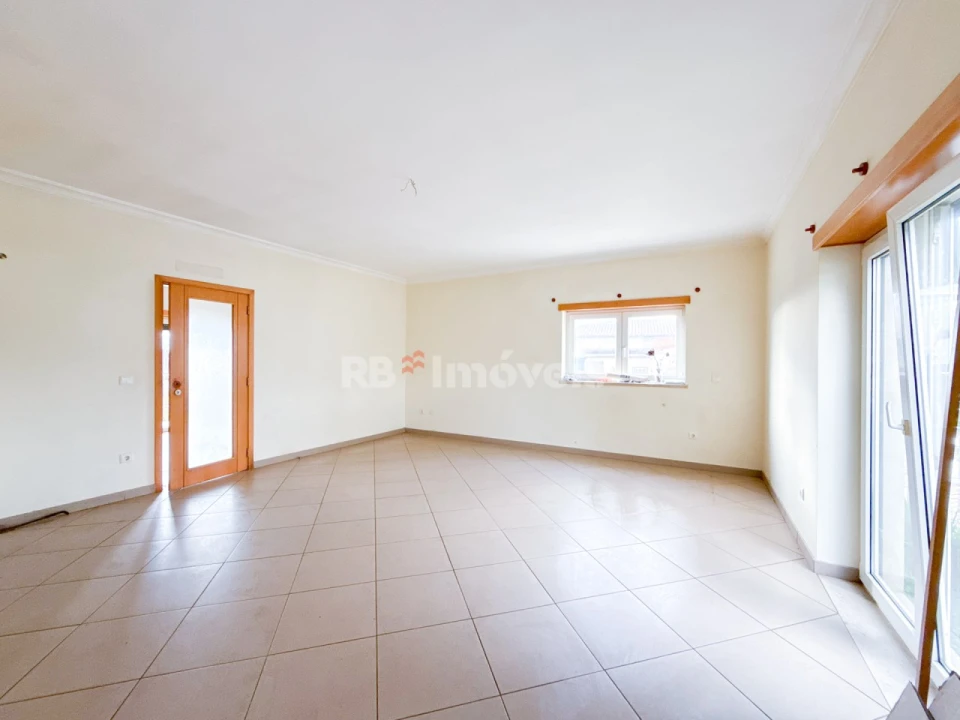 Moradia T2 para Venda em Serra e Junceira Foto 4