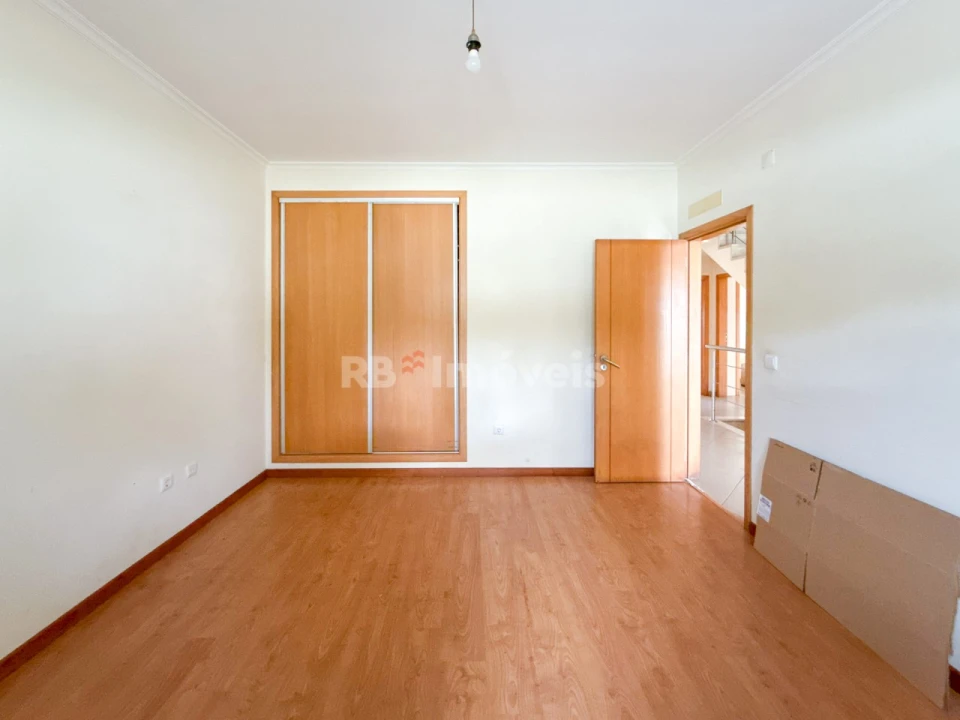 Moradia T2 para Venda em Serra e Junceira Foto 8